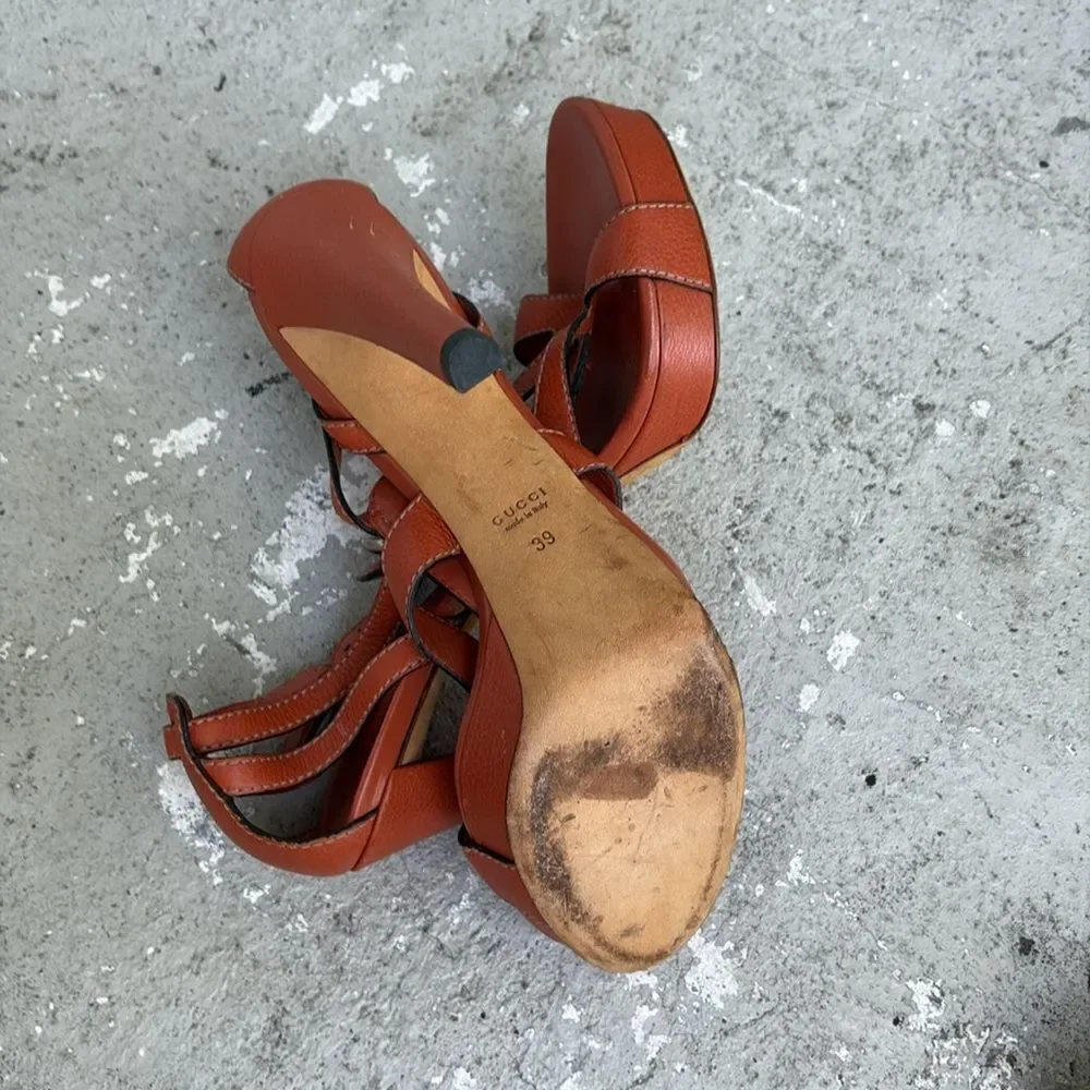 Gucci horse fit platform sandals